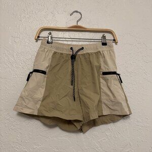 beardedgoat women's summit short, size medium, tan+cream